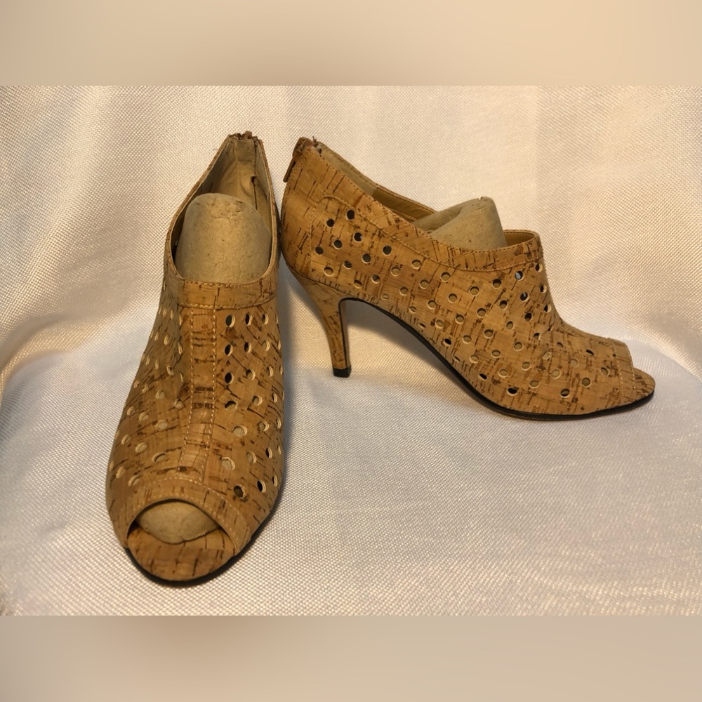 Vaneli cork heels with zipper heel.